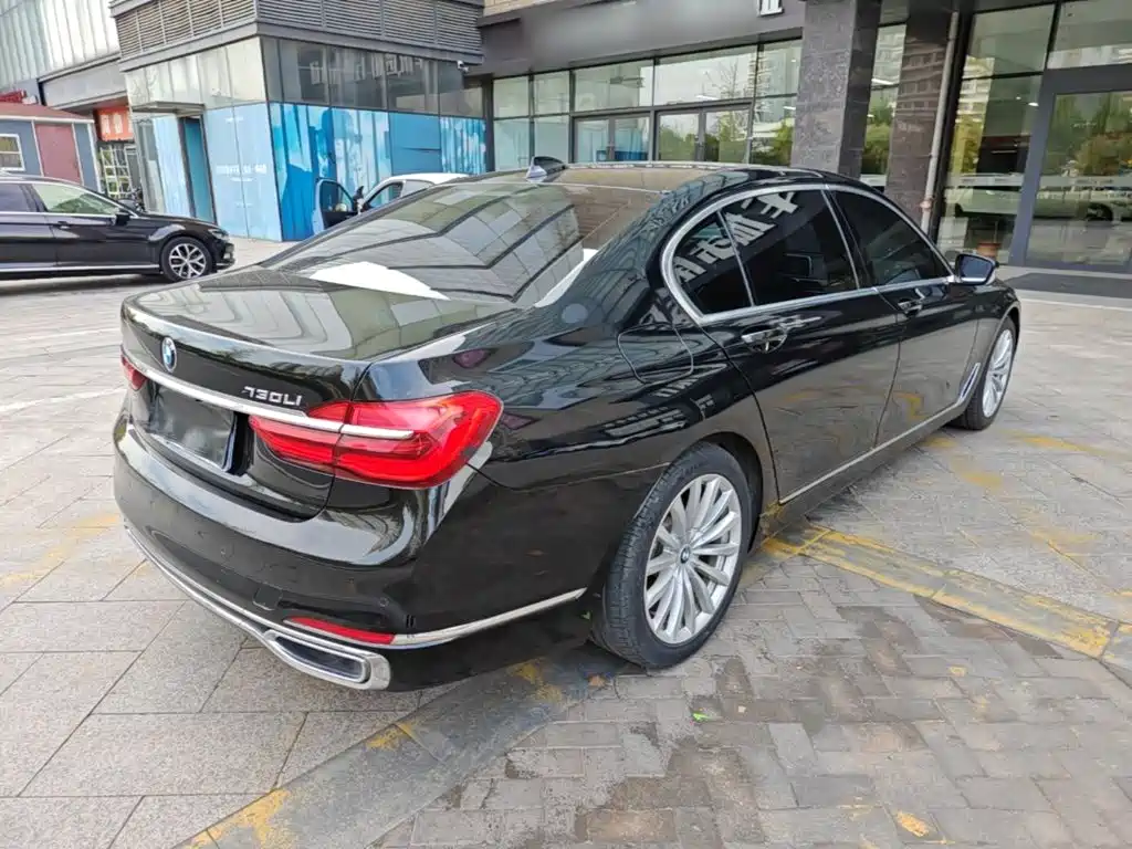 BMW 7 Series — миниатюра 7