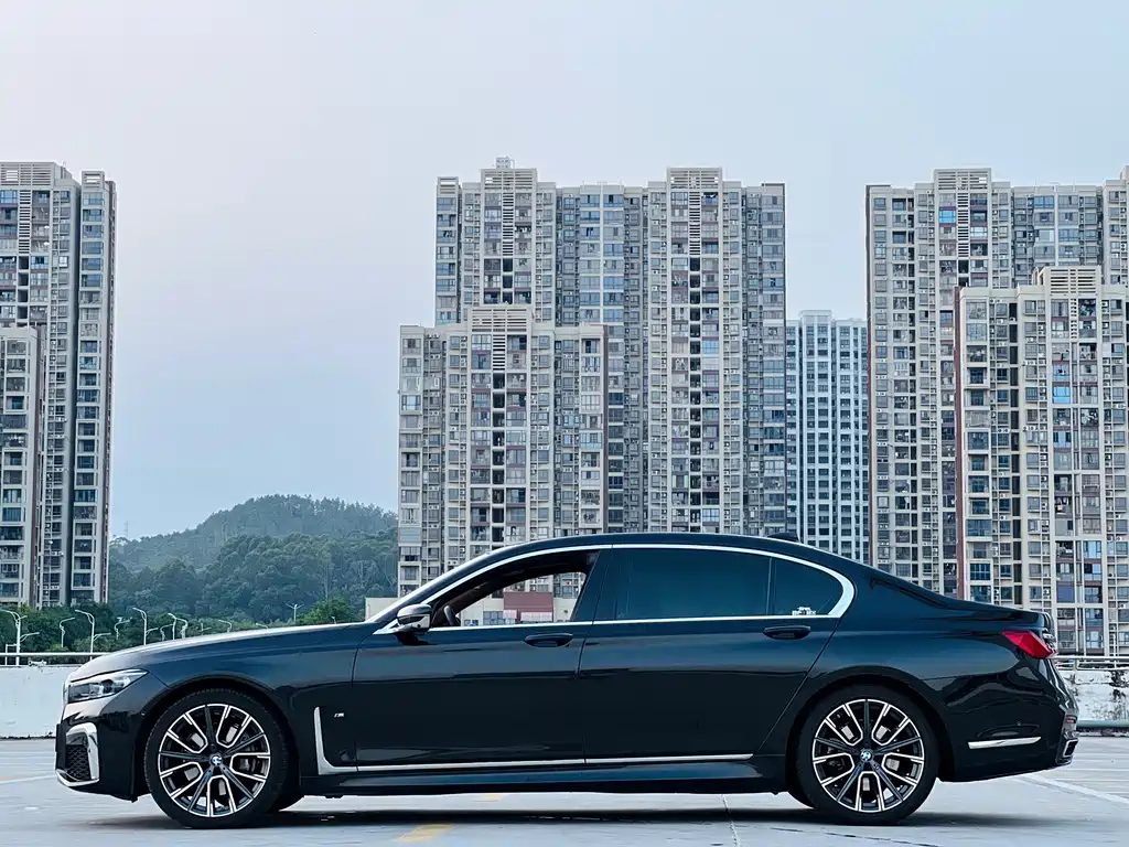 BMW 7 Series — миниатюра 12
