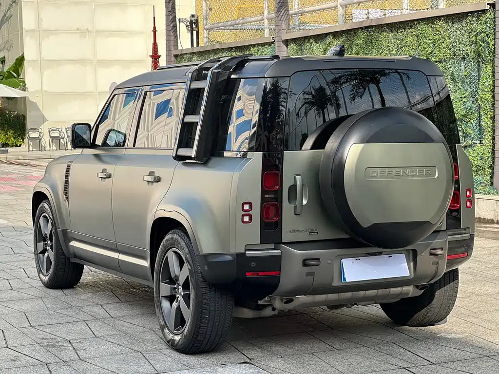 Land Rover Defender — миниатюра 4