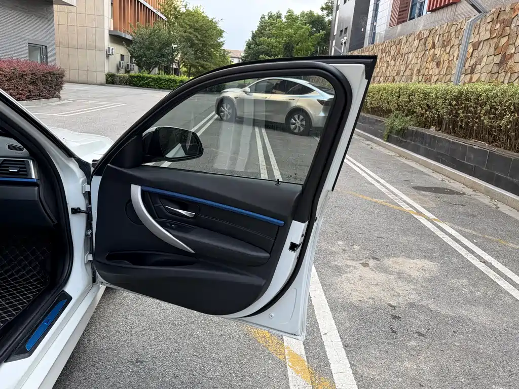 BMW 3 Series — миниатюра 14