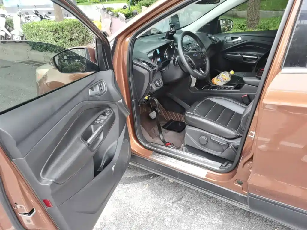 Ford Kuga — миниатюра 16