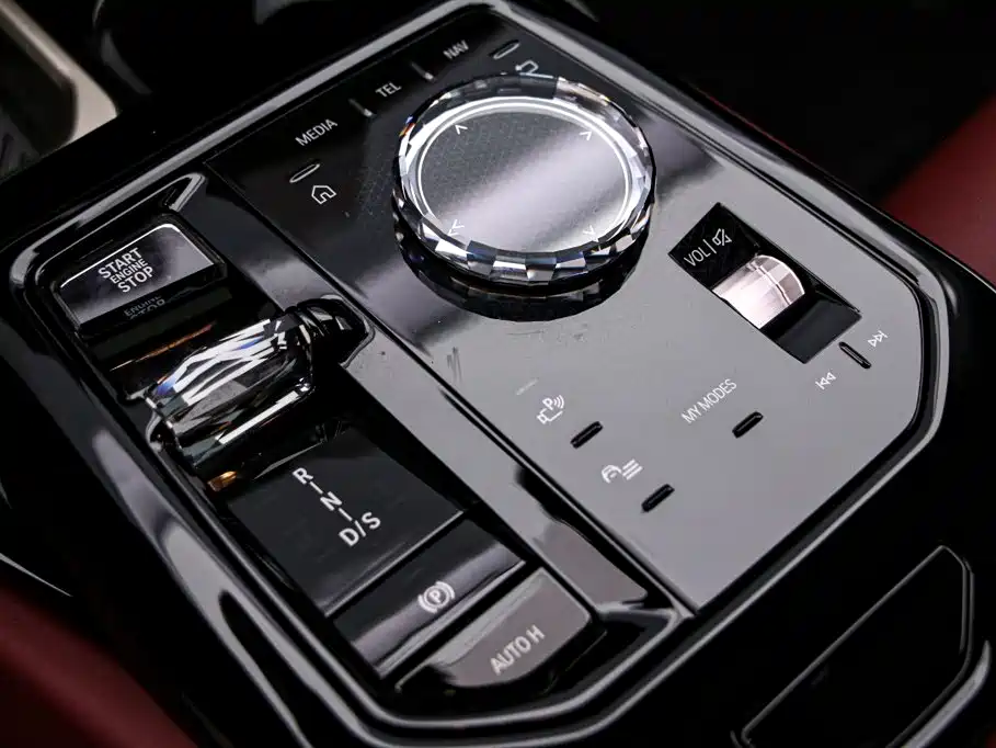 BMW 5 Series — миниатюра 11