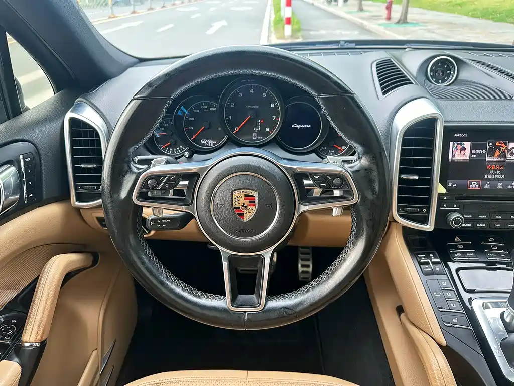 Porsche Cayenne — миниатюра 16