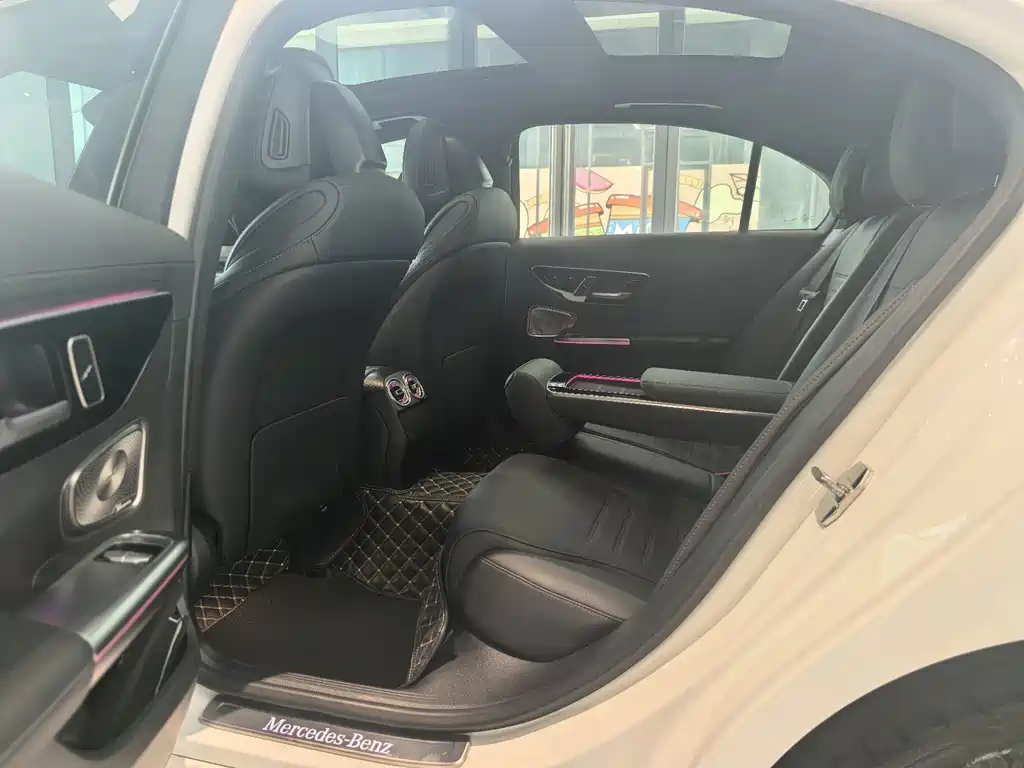 Mercedes-Benz C-Class — миниатюра 5