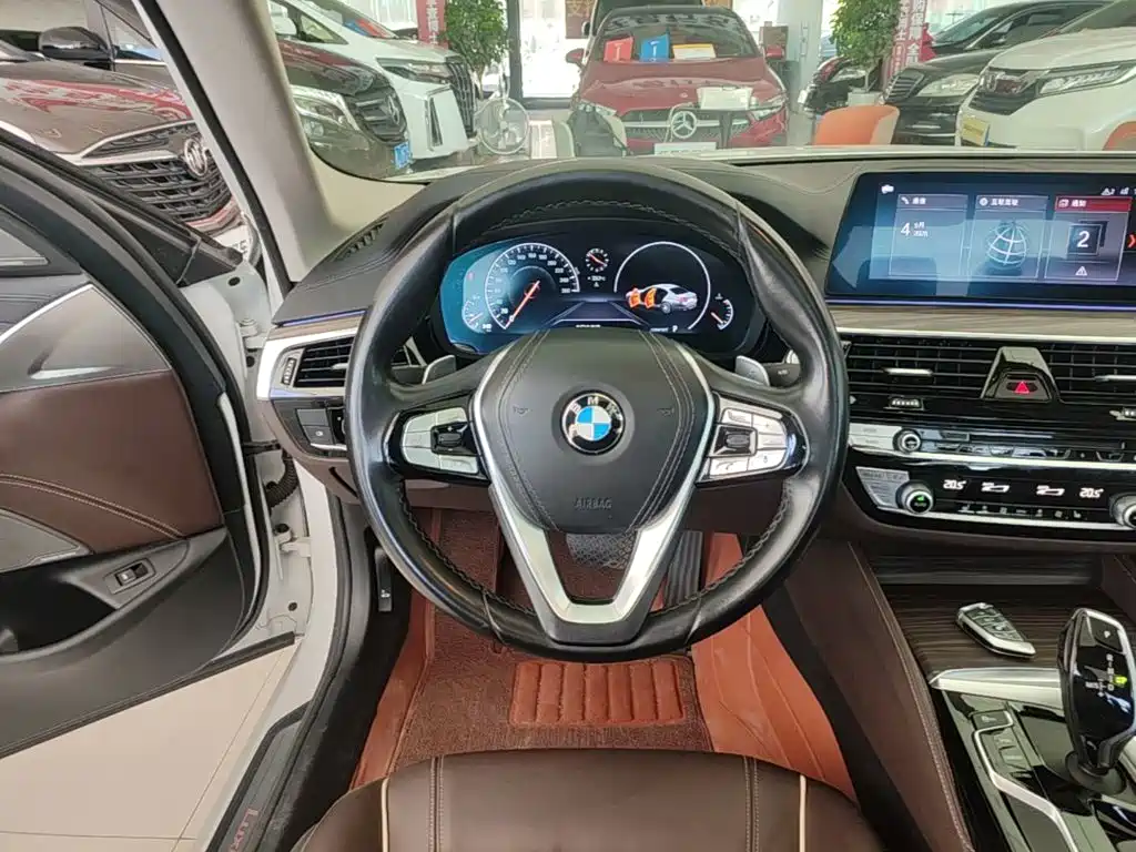 BMW 5 Series — миниатюра 11