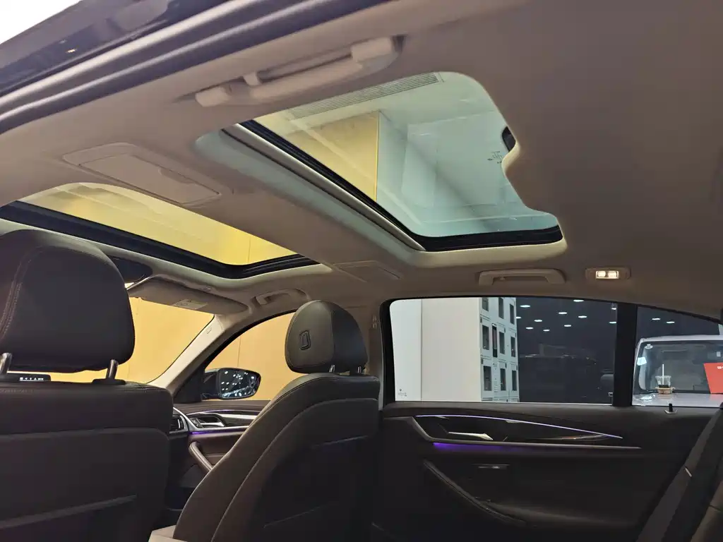 BMW 5 Series — миниатюра 18
