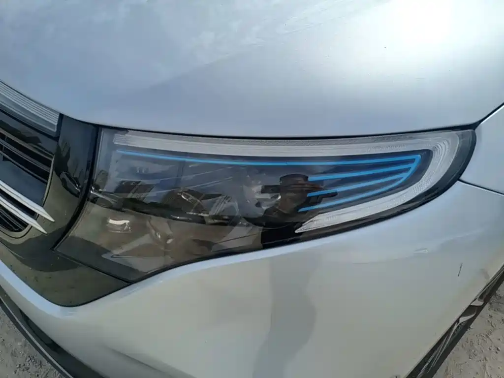 Mercedes-Benz EQC — миниатюра 24