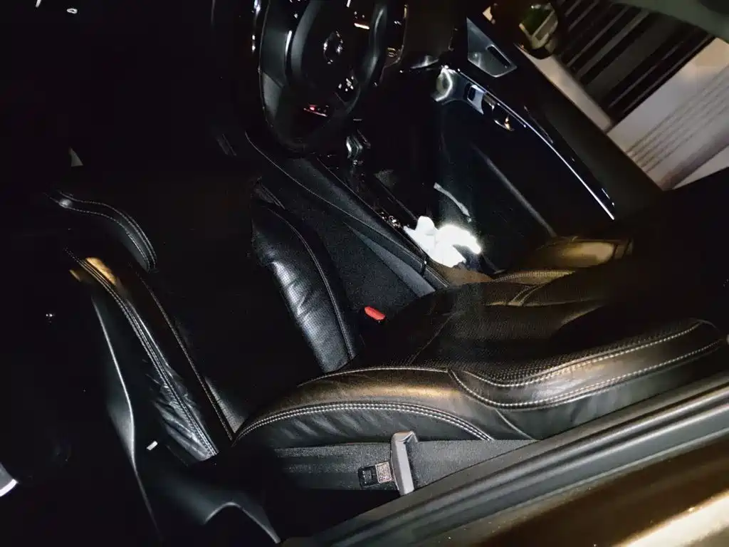 Volvo XC90 — миниатюра 8