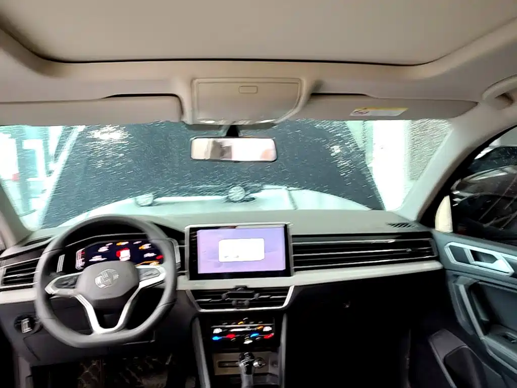 Volkswagen Tiguan L — миниатюра 18