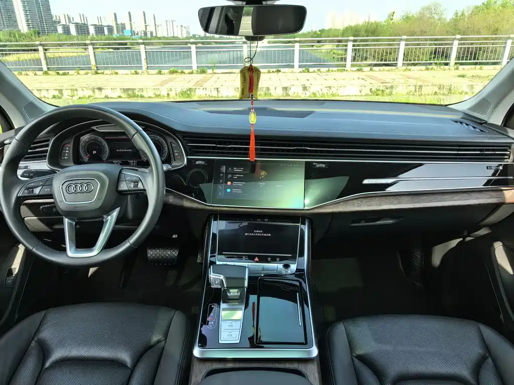 Audi Q7 — миниатюра 4