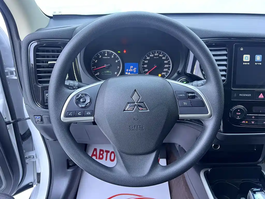 Mitsubishi Outlander — миниатюра 11