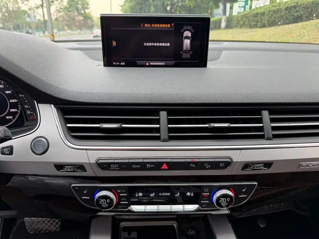 Audi Q7 — миниатюра 10