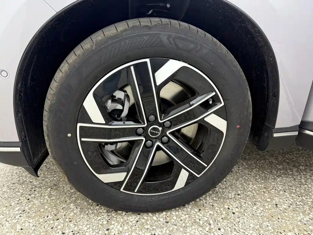 Volvo XC70 PHEV — миниатюра 12