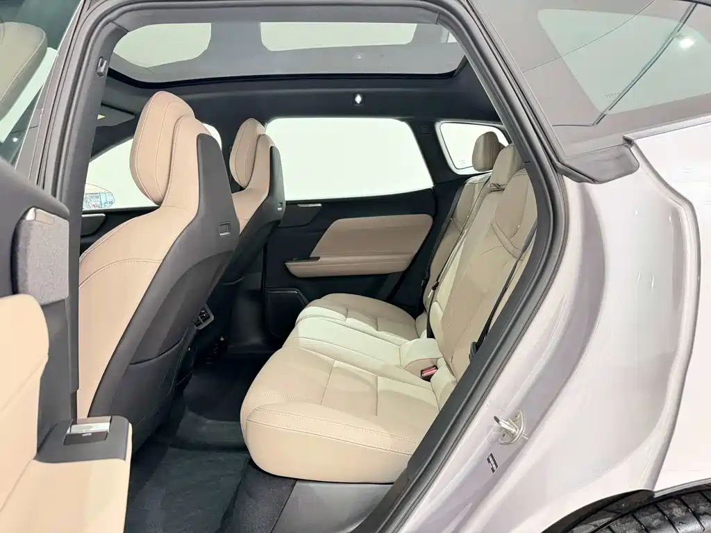 Volvo XC70 PHEV — миниатюра 19