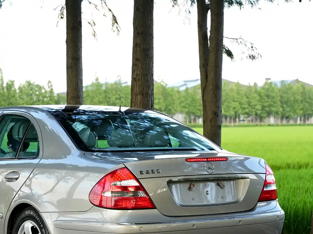 Mercedes-Benz E-Class — миниатюра 8