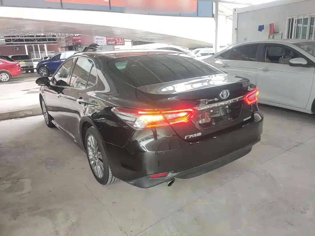 Toyota Camry — миниатюра 5