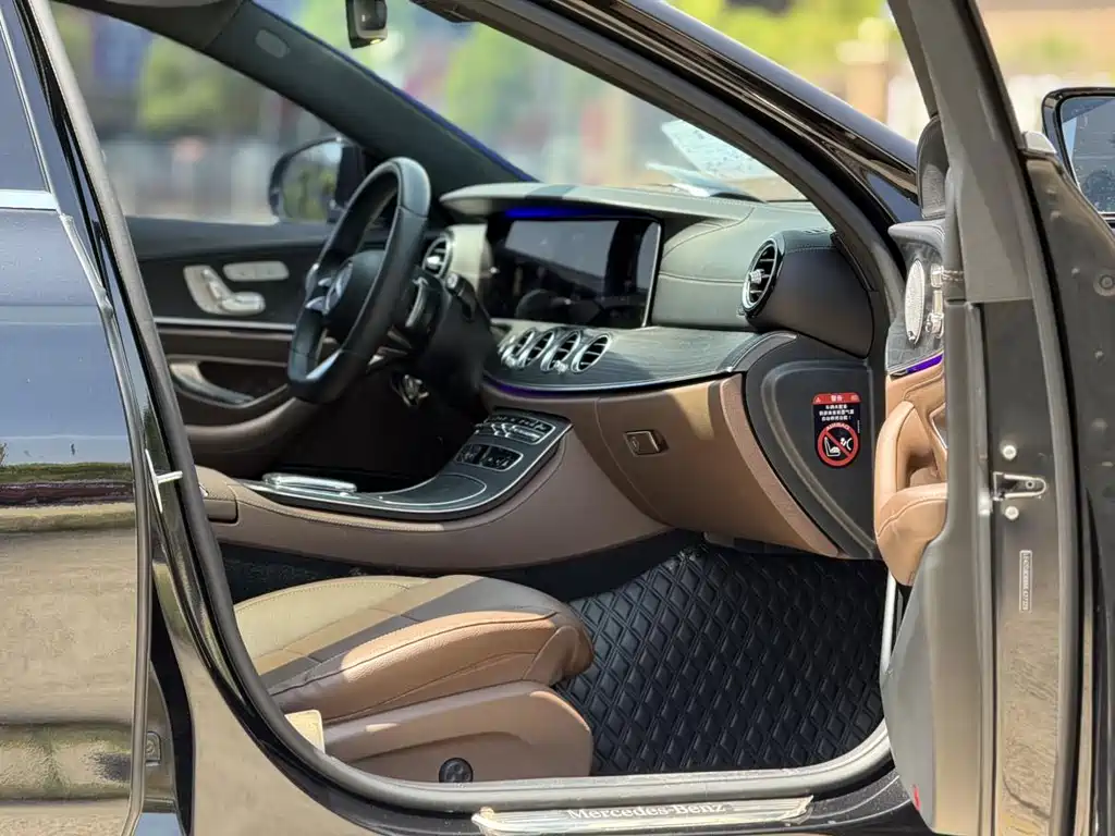 Mercedes-Benz E-Class — миниатюра 11