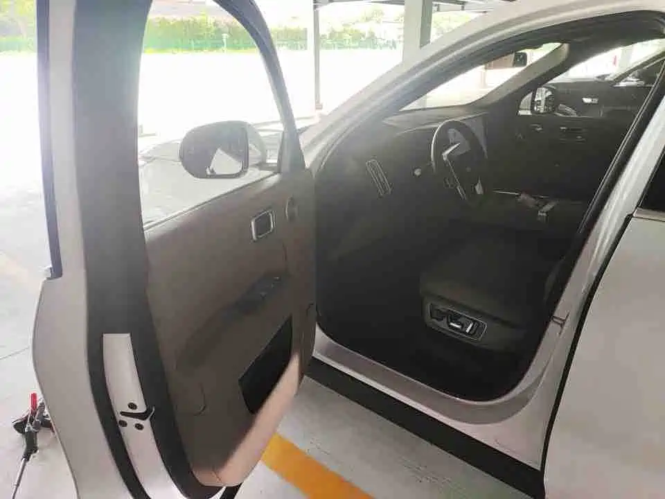 Li Auto Li L8 — миниатюра 4