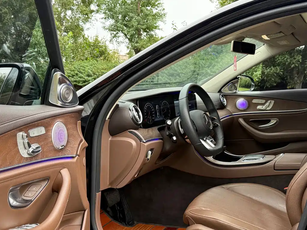 Mercedes-Benz E-Class — миниатюра 4
