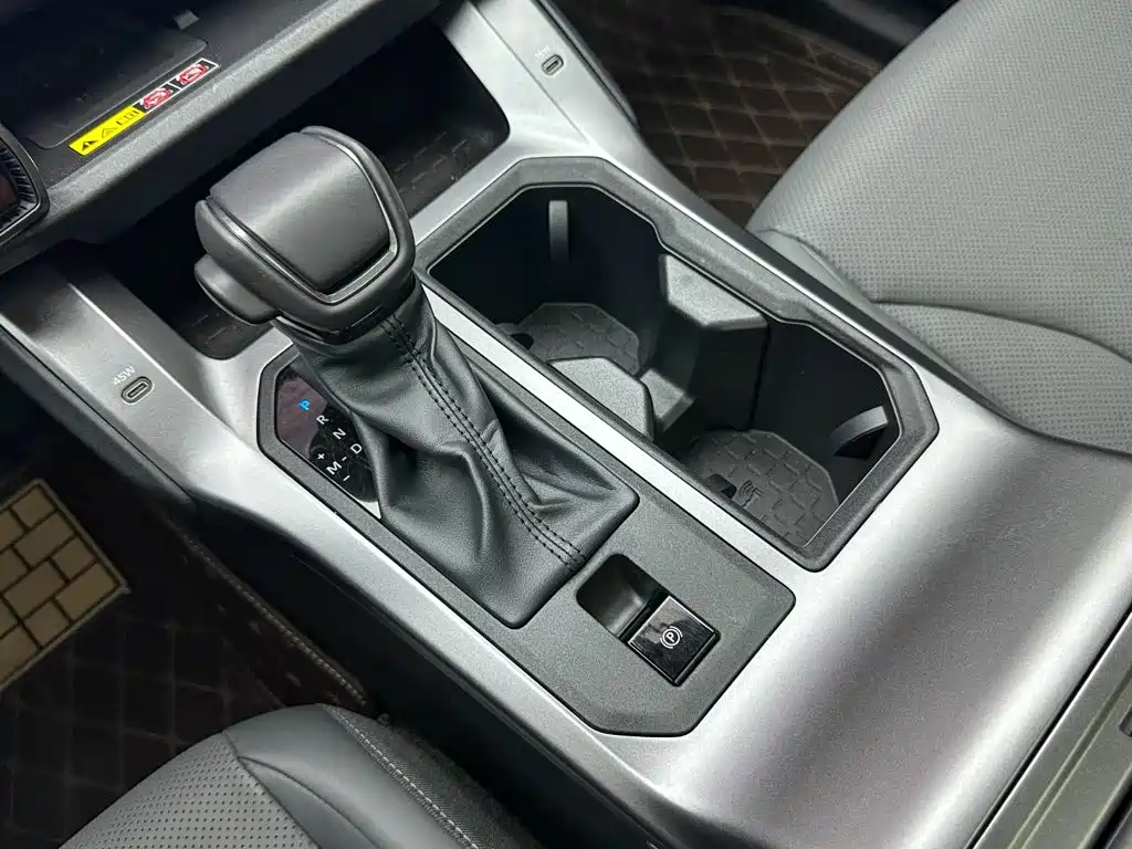 Toyota RAV4 — миниатюра 17