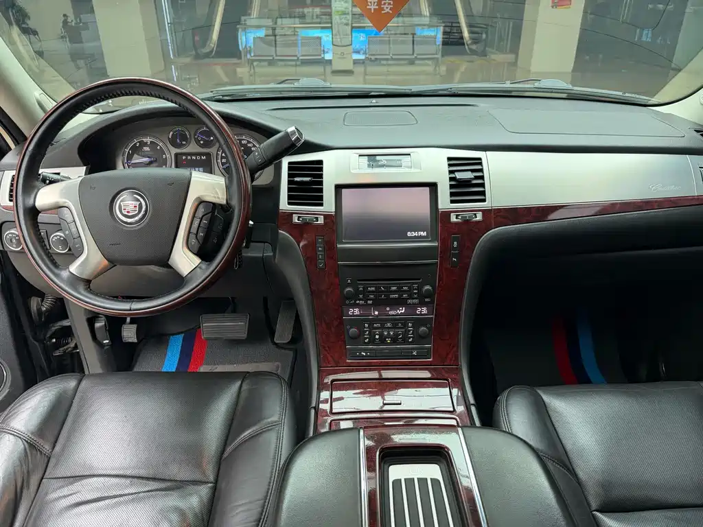 Cadillac Escalade — миниатюра 10