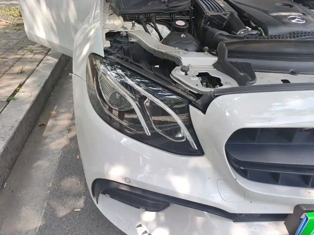 Mercedes-Benz E-Class — миниатюра 7