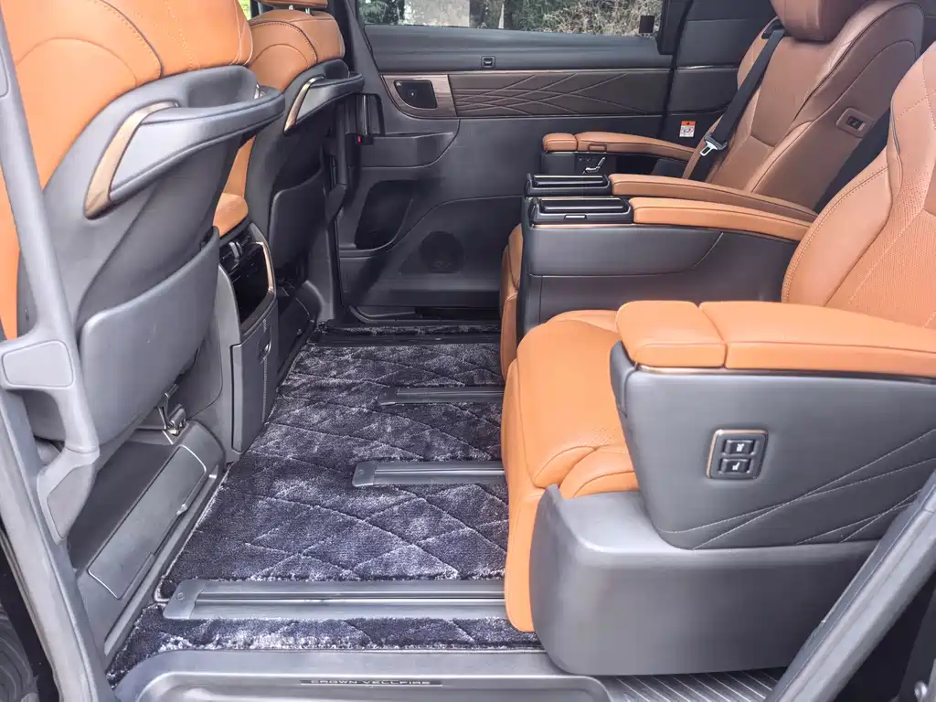 Toyota Vellfire — миниатюра 8