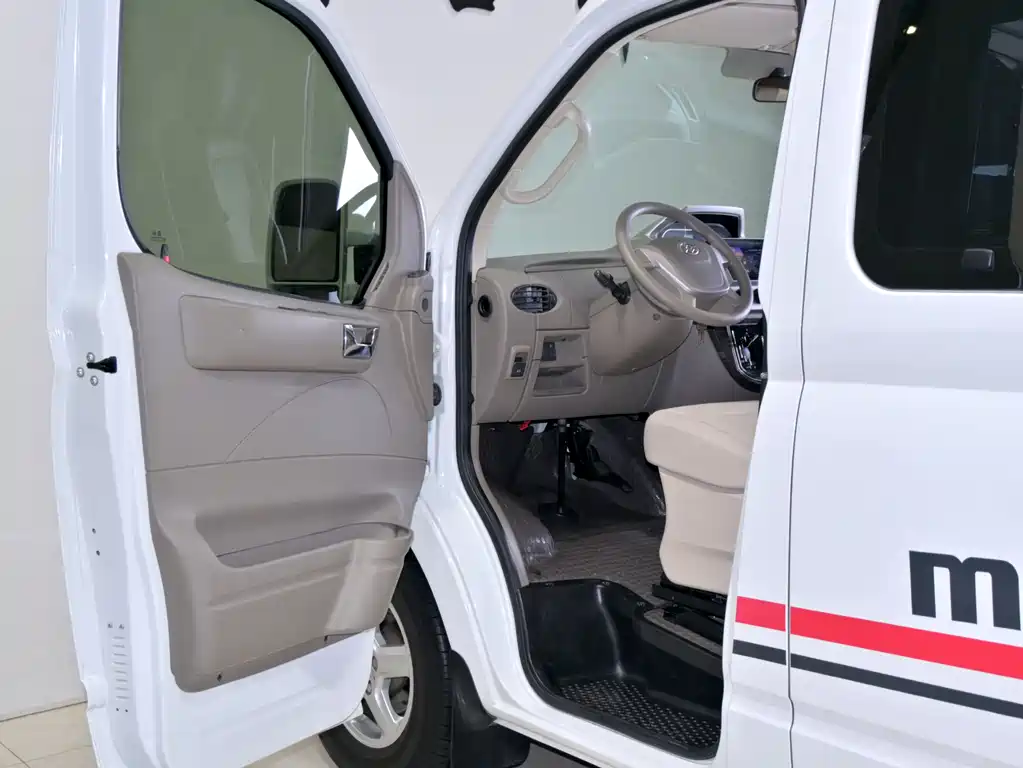 Maxus V80 2018 2.5T AMT Elite 5 мест