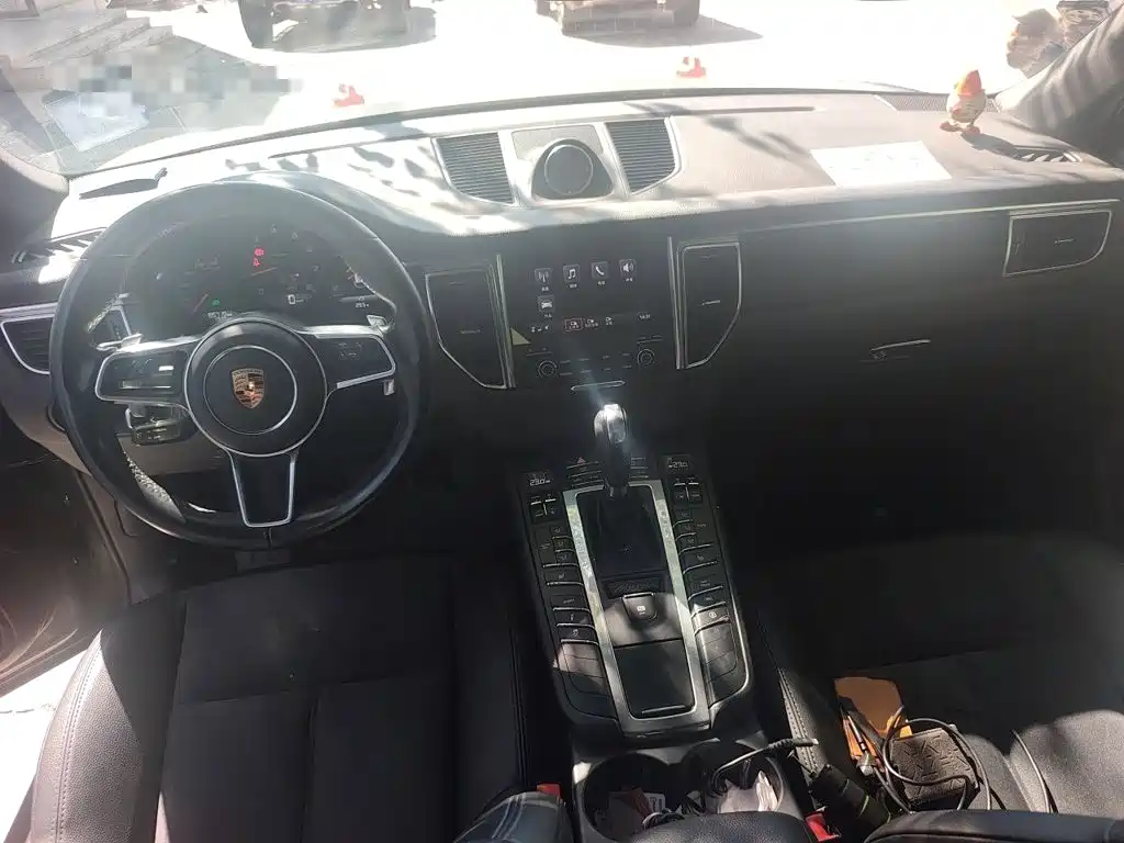 Porsche Macan — миниатюра 5