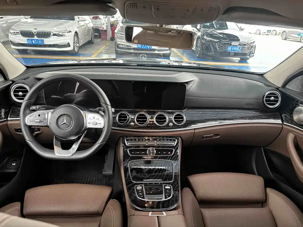 Mercedes-Benz E-Class — миниатюра 5
