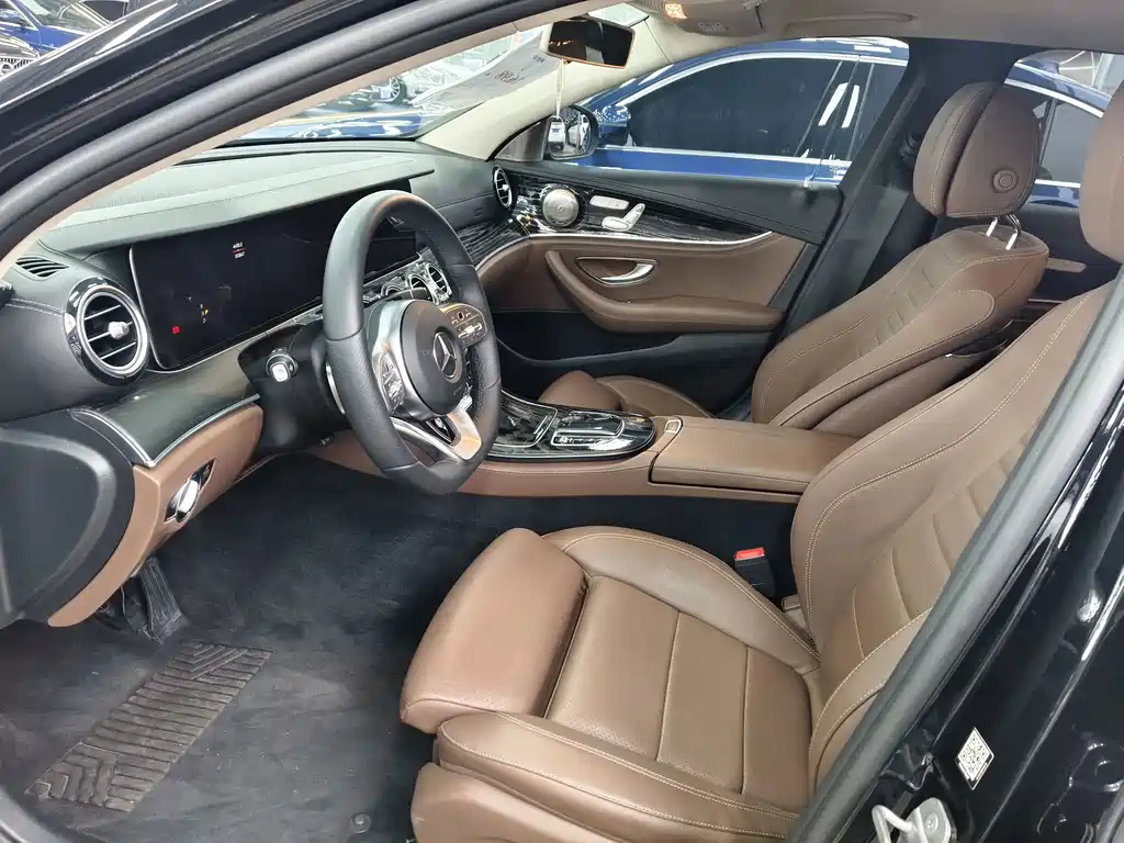 Mercedes-Benz E-Class — миниатюра 9