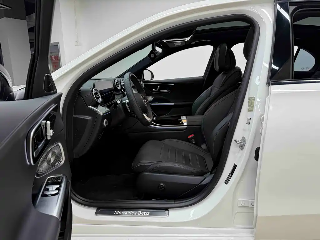 Mercedes-Benz C-Class — миниатюра 11