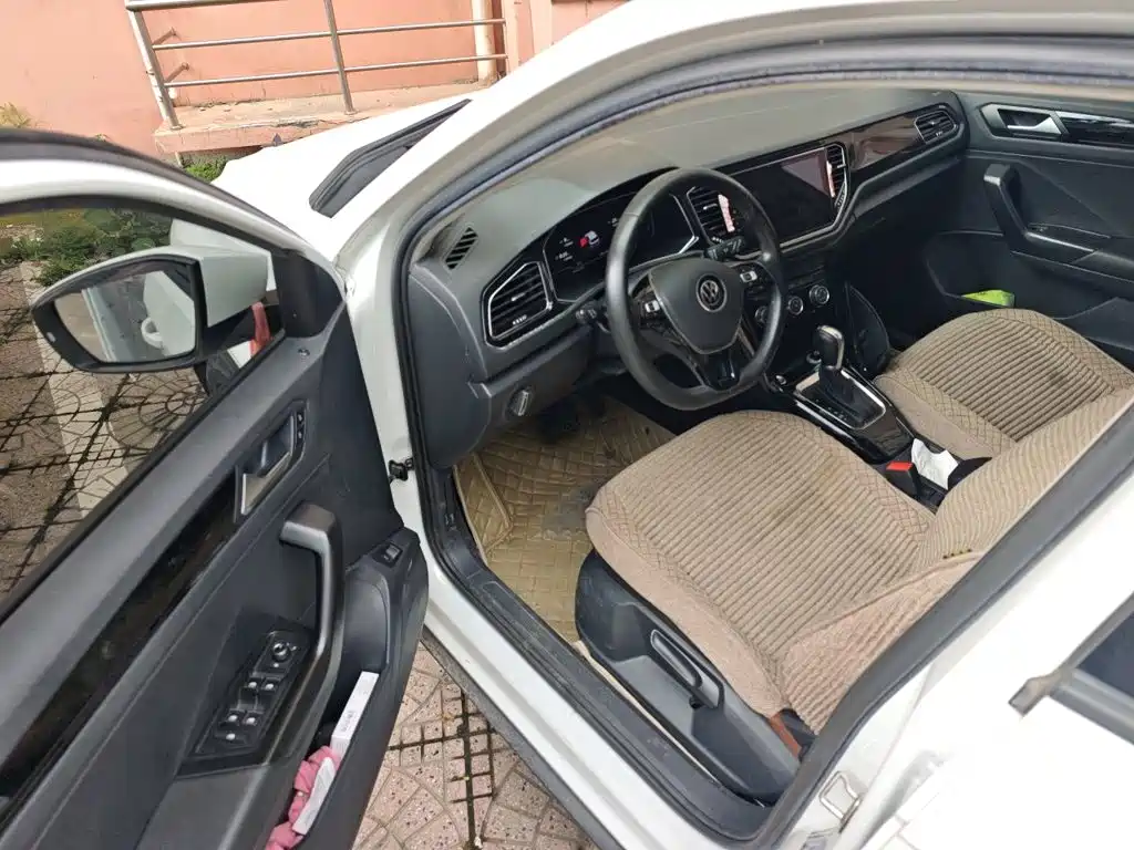 Volkswagen T-Roc — миниатюра 13