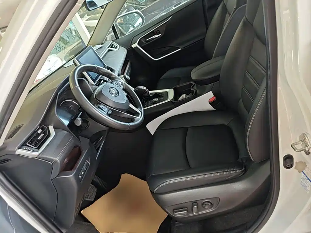 Toyota RAV4 — миниатюра 15