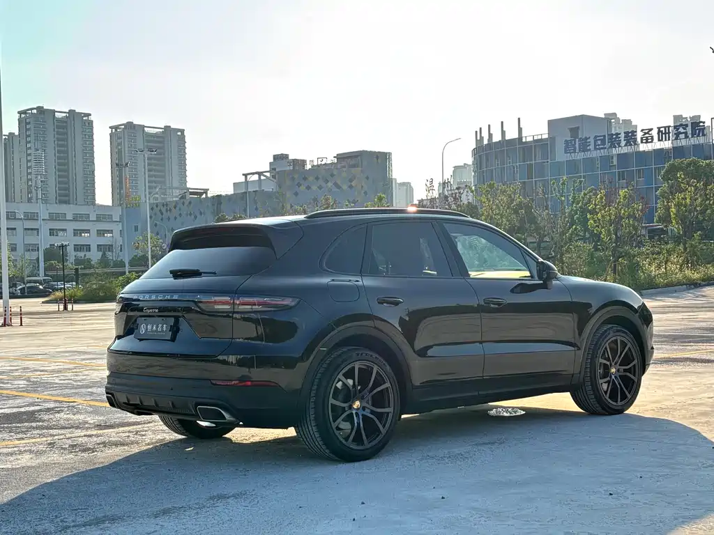PORSCHE CAYENNE