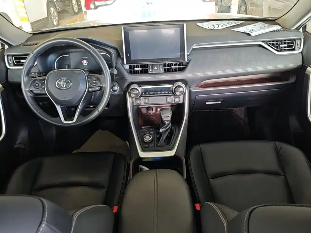 Toyota RAV4 — миниатюра 10