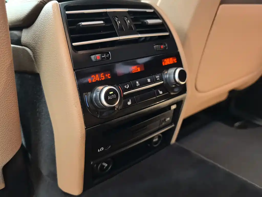 BMW 7 Series — миниатюра 13