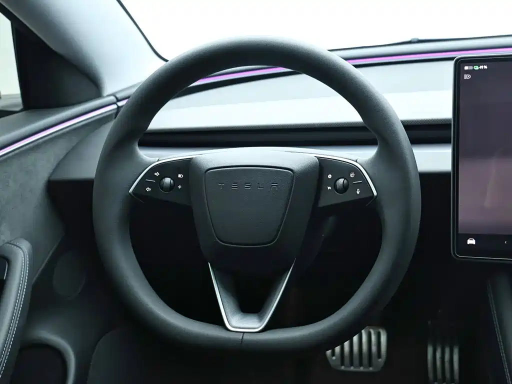 Tesla Model 3 — миниатюра 17
