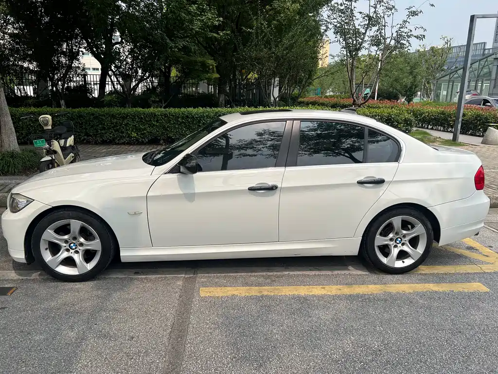 BMW 3 Series 3 2010 325i Luxury