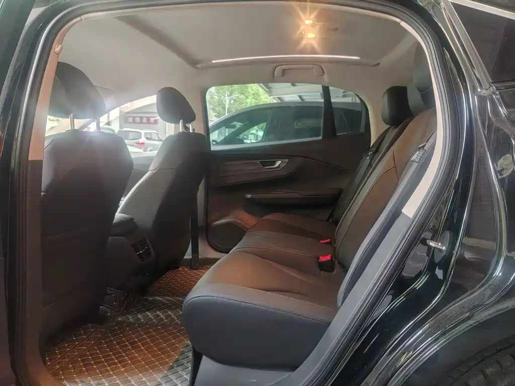 Hongqi Hongqi E-QM5 — миниатюра 5