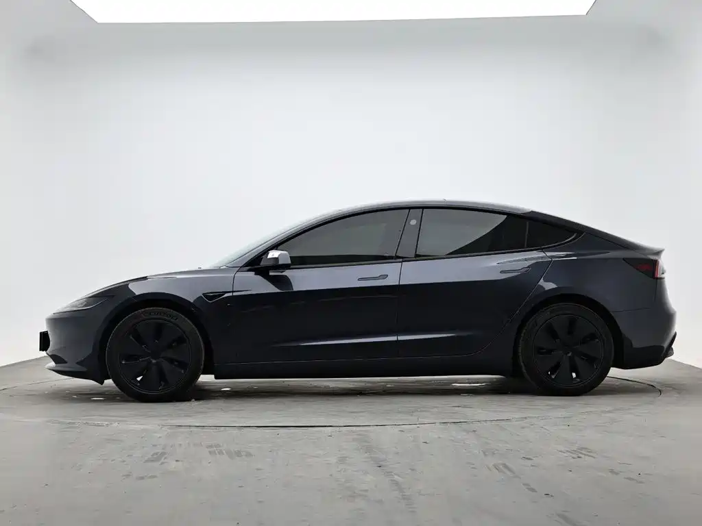 Tesla Model 3 — миниатюра 6