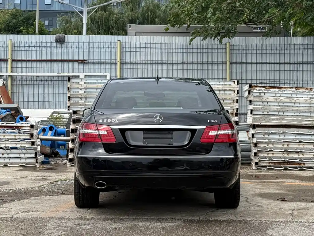 Mercedes-Benz E-Class — миниатюра 5