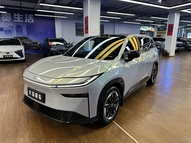 TOYOTA PLATINUM WISDOM 3X 2025