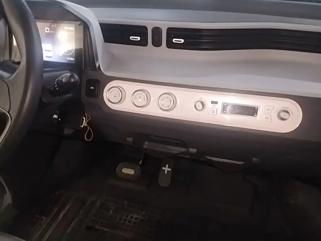 Wuling MINIEV — миниатюра 13