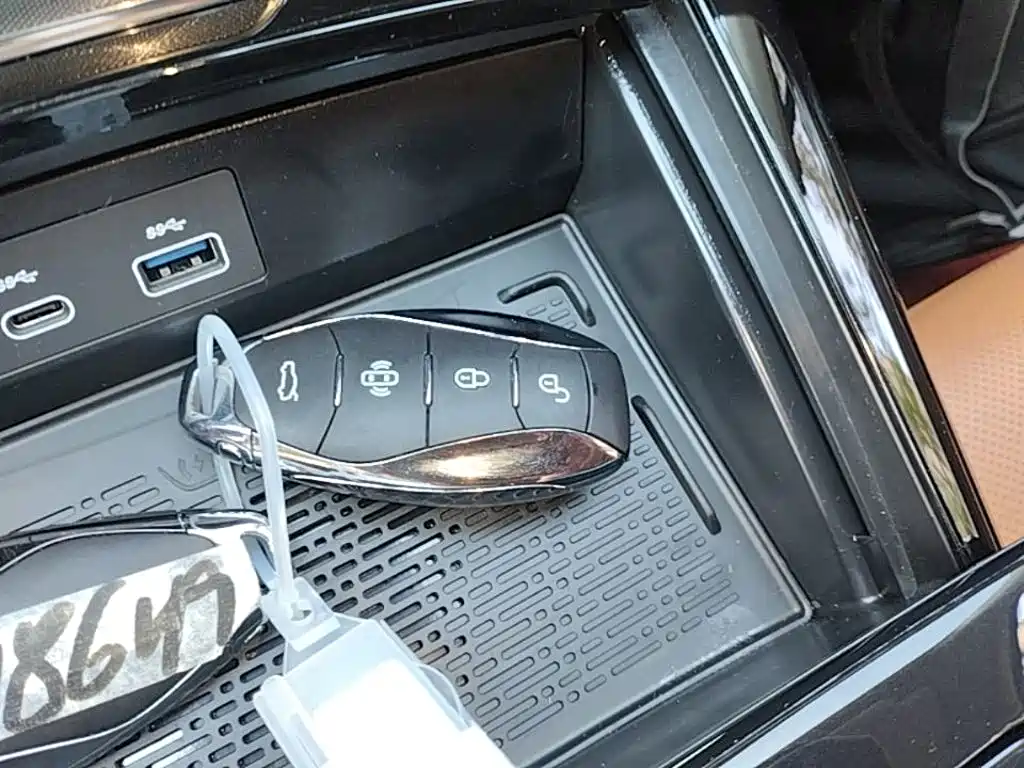 Hongqi H9 2025 2.0T 5 мест