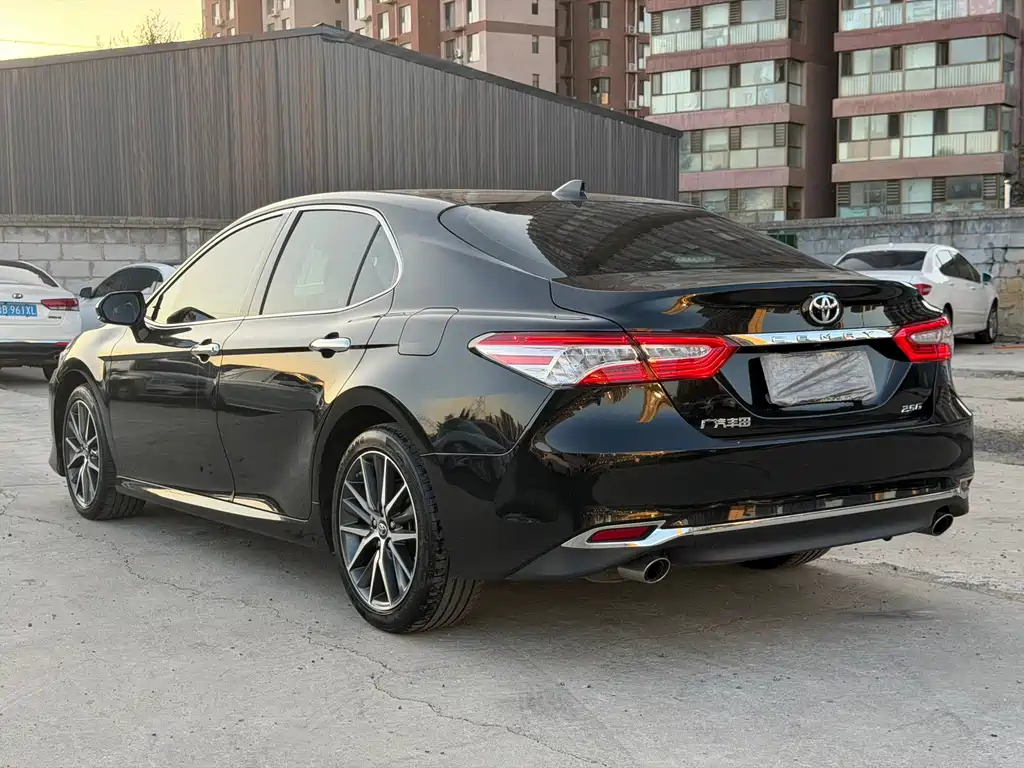 Toyota Camry — миниатюра 4
