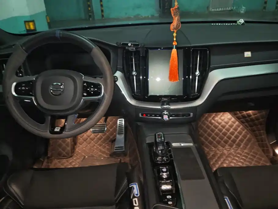 Volvo XC60 PHEV — миниатюра 12
