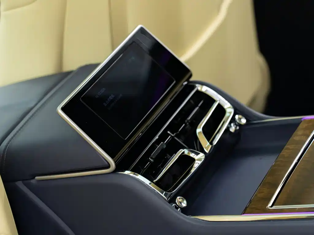 Bentley Flying Spur — миниатюра 15