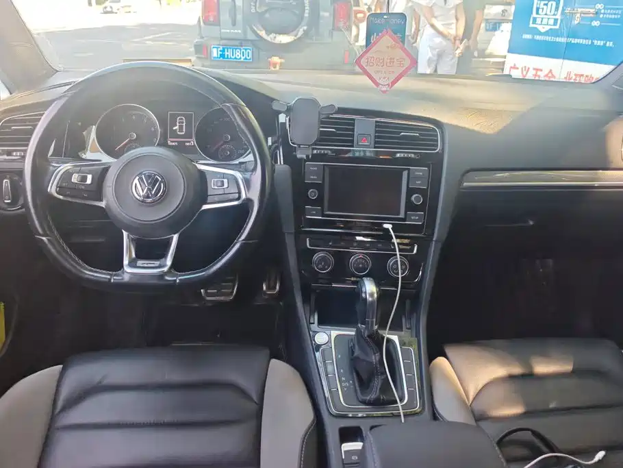 Volkswagen Golf — миниатюра 12