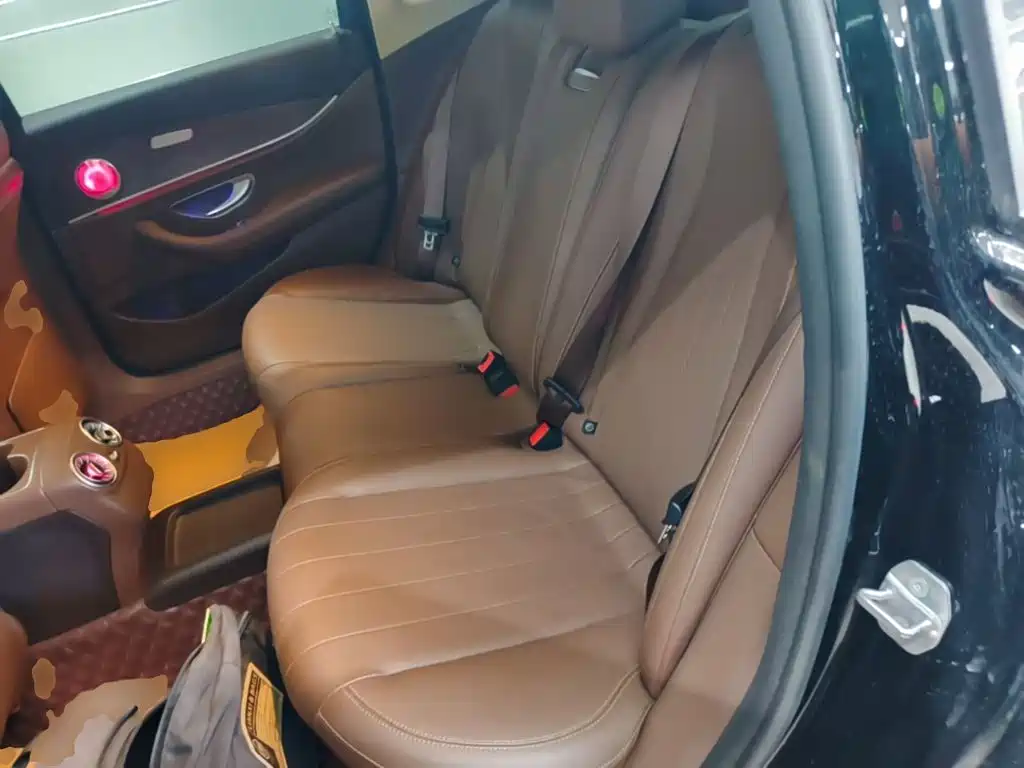 Mercedes-Benz E-Class — миниатюра 17